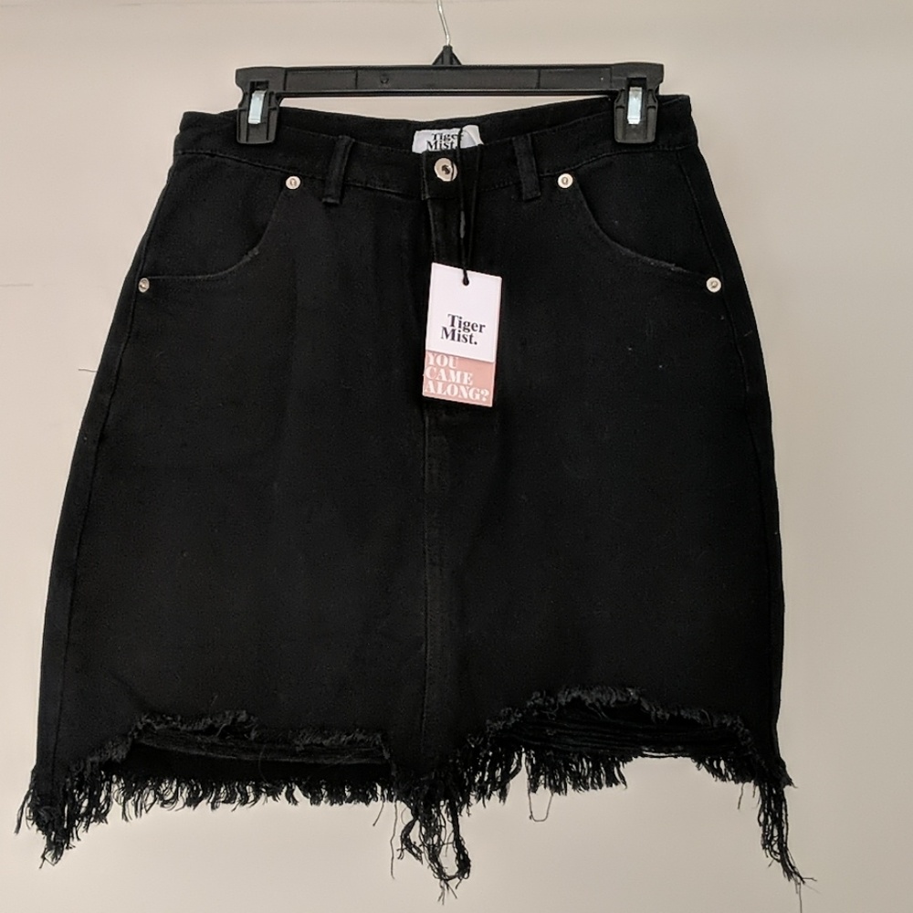 Tiger Mist black skirt, M